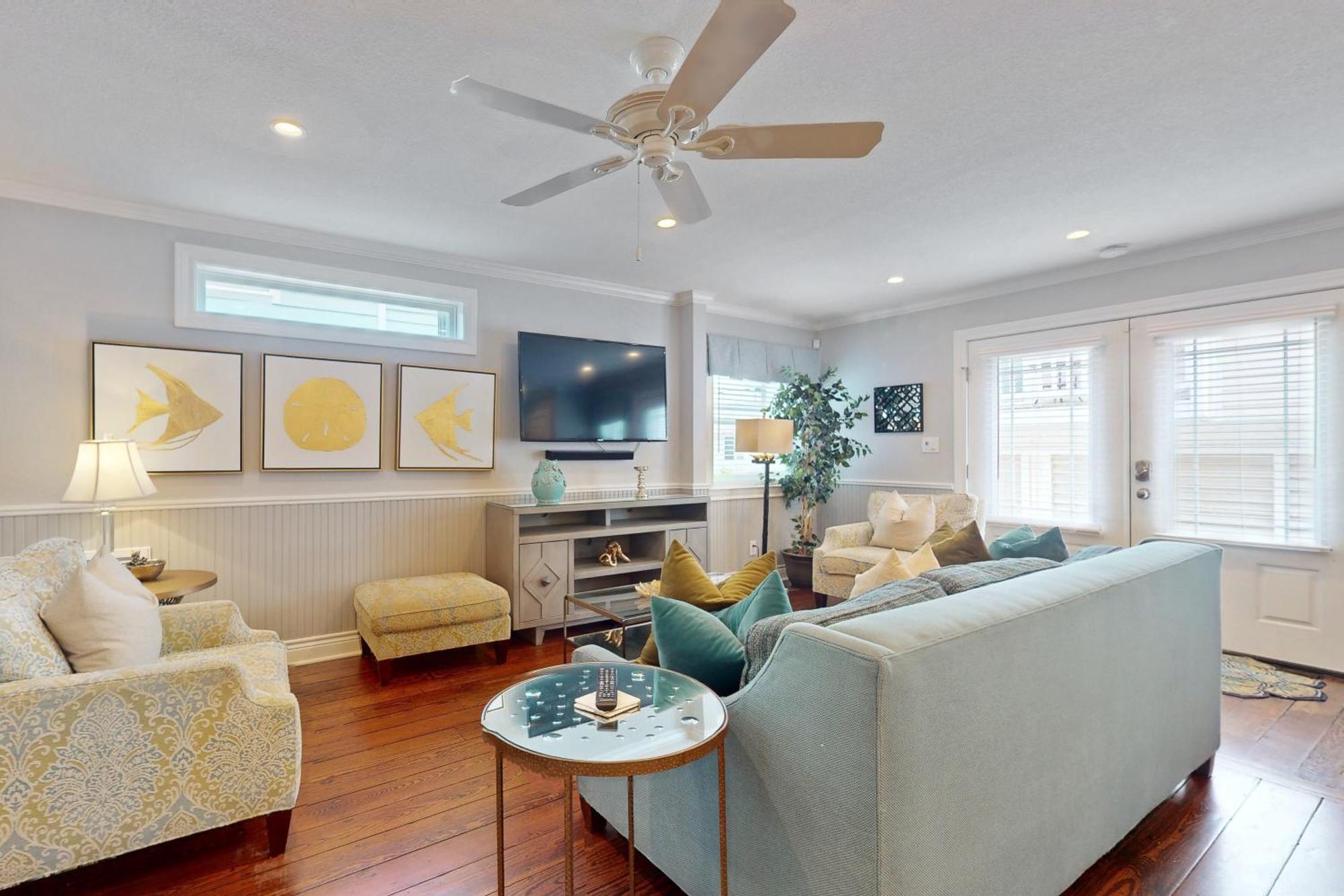 The Beachy & Charming Whale Galveston Zimmer foto